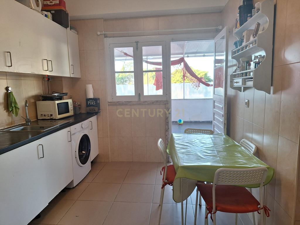 Apartamento T3 no R/C com Logradouros (frente e trás) no Casal do Marco, Seixal - Setúbal - Image 11