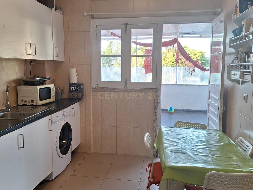 Apartamento T3 no R/C com Logradouros (frente e trás) no Casal do Marco, Seixal - Setúbal - Image 16