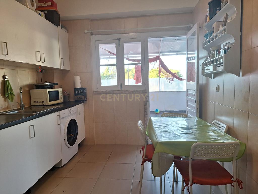Apartamento T3 no R/C com Logradouros (frente e trás) no Casal do Marco, Seixal - Setúbal - Image 13
