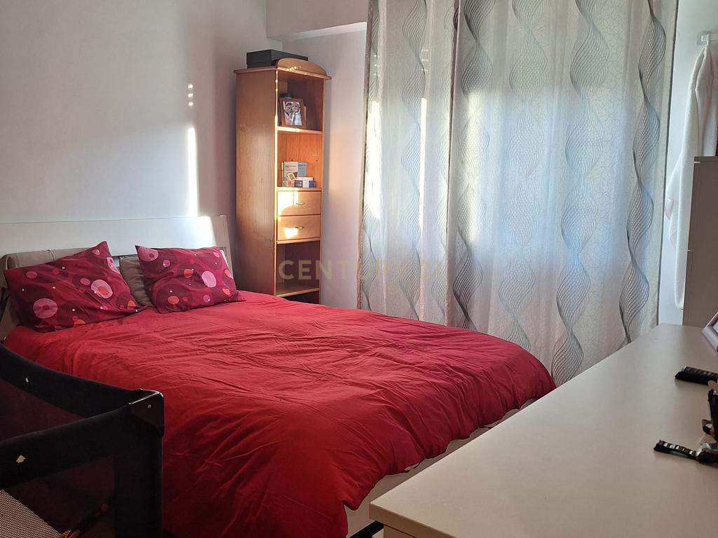Apartamento T3 no R/C com Logradouros (frente e trás) no Casal do Marco, Seixal - Setúbal - Image 2