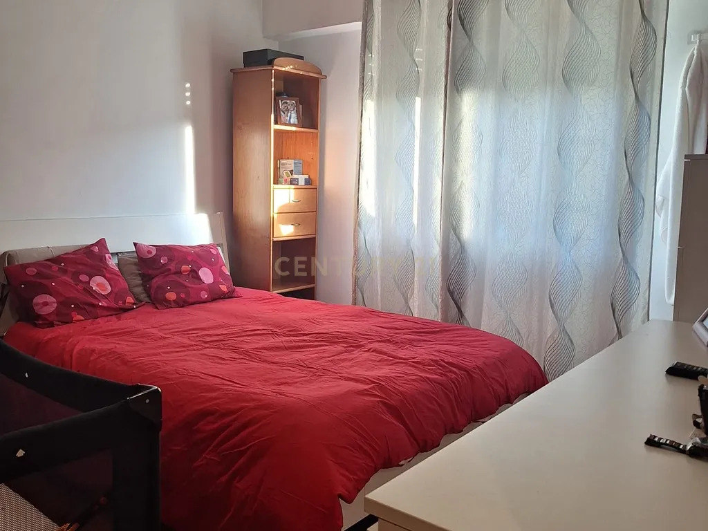 Apartamento T3 no R/C com Logradouros (frente e trás) no Casal do Marco, Seixal - Setúbal - Image 2