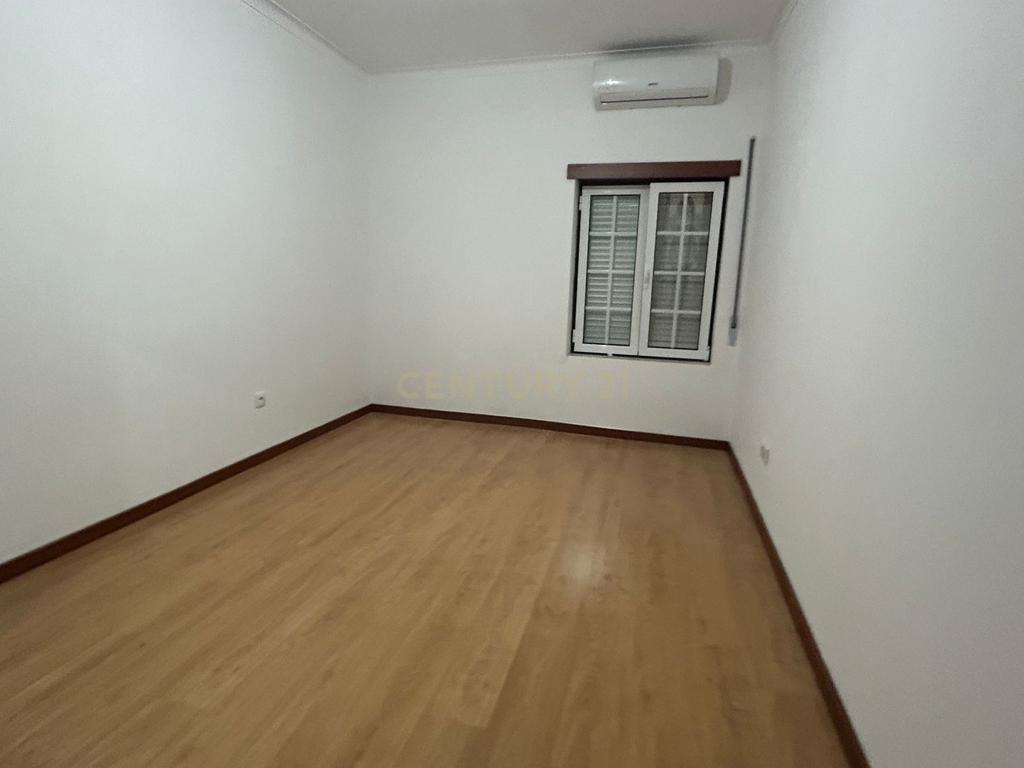 Apartamento T3 no centro de Viseu - Image 4