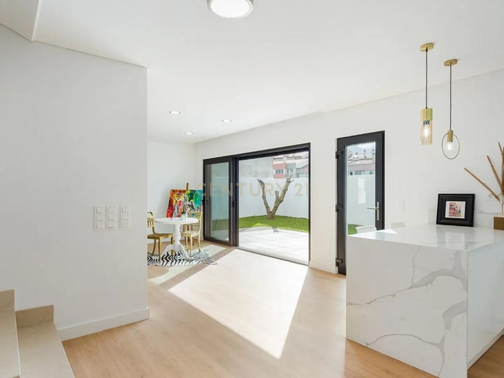Moradia T3 -  Excelente oportunidade de investimento, perto do centro de Cascais! - Image 2