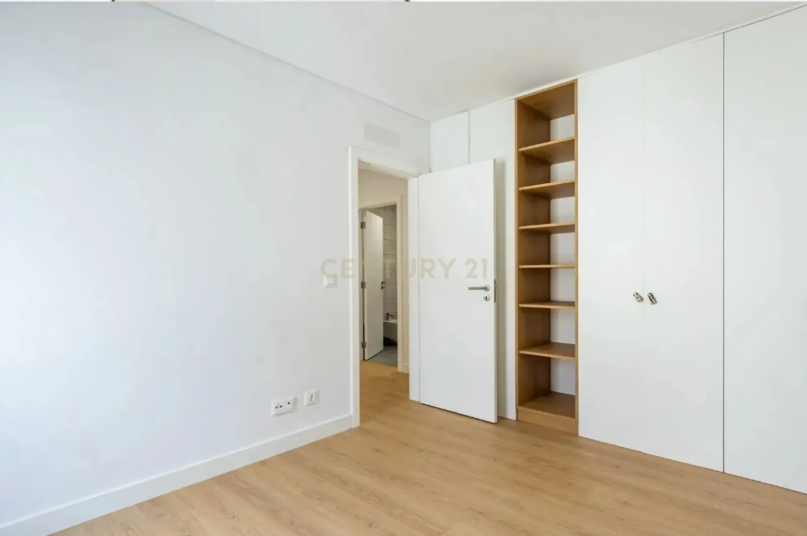 Moradia T3 - Excelente oportunidade de investimento, perto do centro de Cascais! - Image 9
