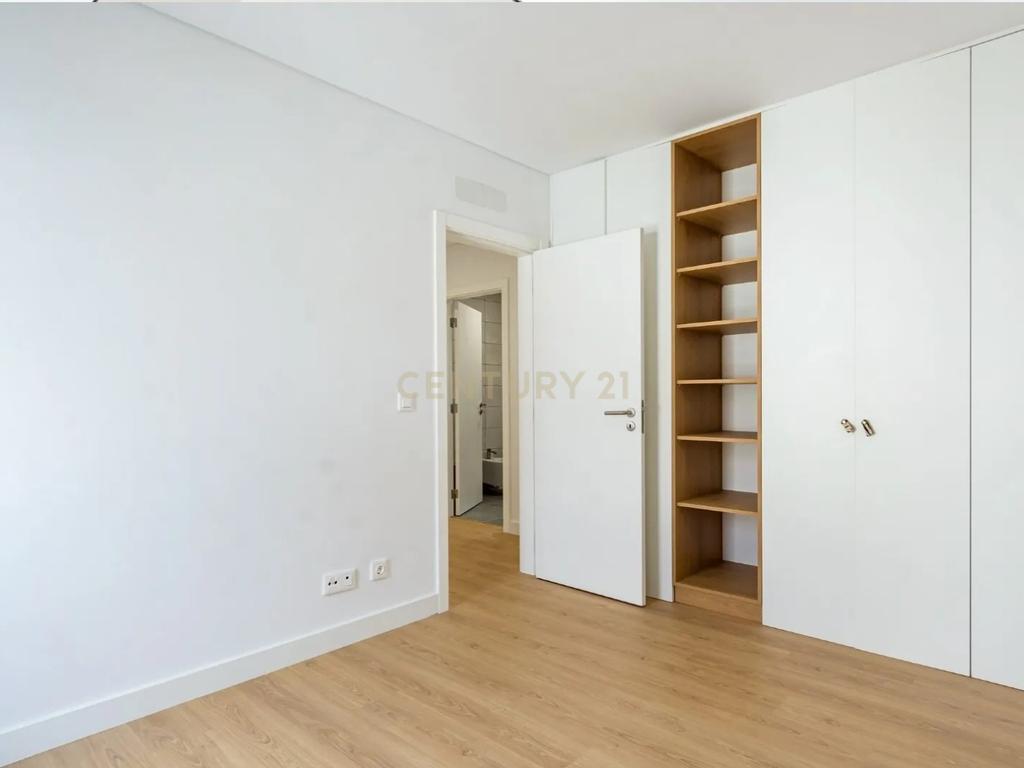 Moradia T3 -  Excelente oportunidade de investimento, perto do centro de Cascais! - Image 9