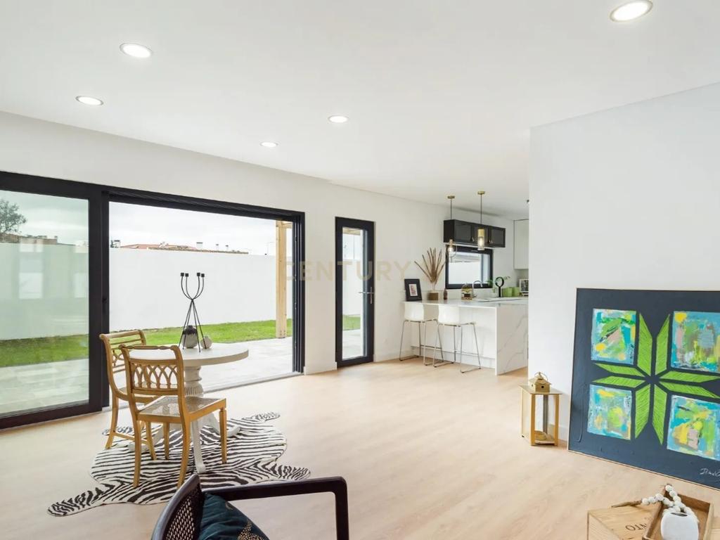 Moradia T3 -  Excelente oportunidade de investimento, perto do centro de Cascais! - Image 1