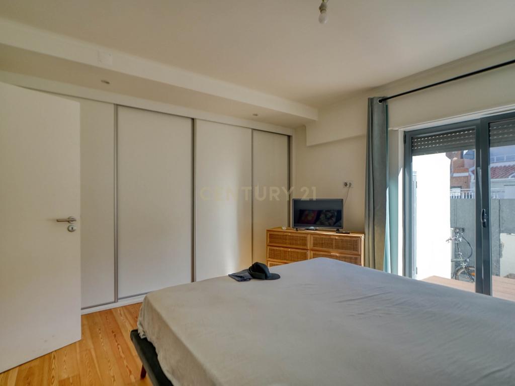 Moradia Bi Familiar em São João do Estoril - Image 14