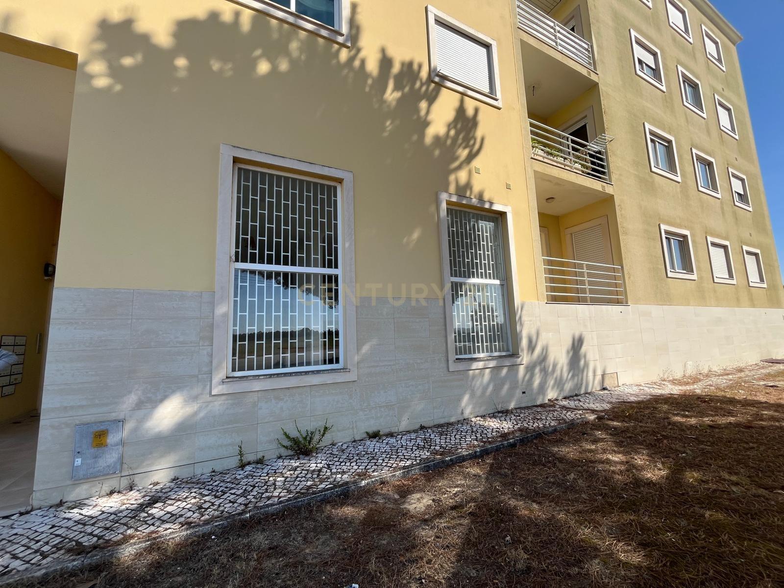 Loja com 55 m2 na Quinta dos Pinheiros - Image 6