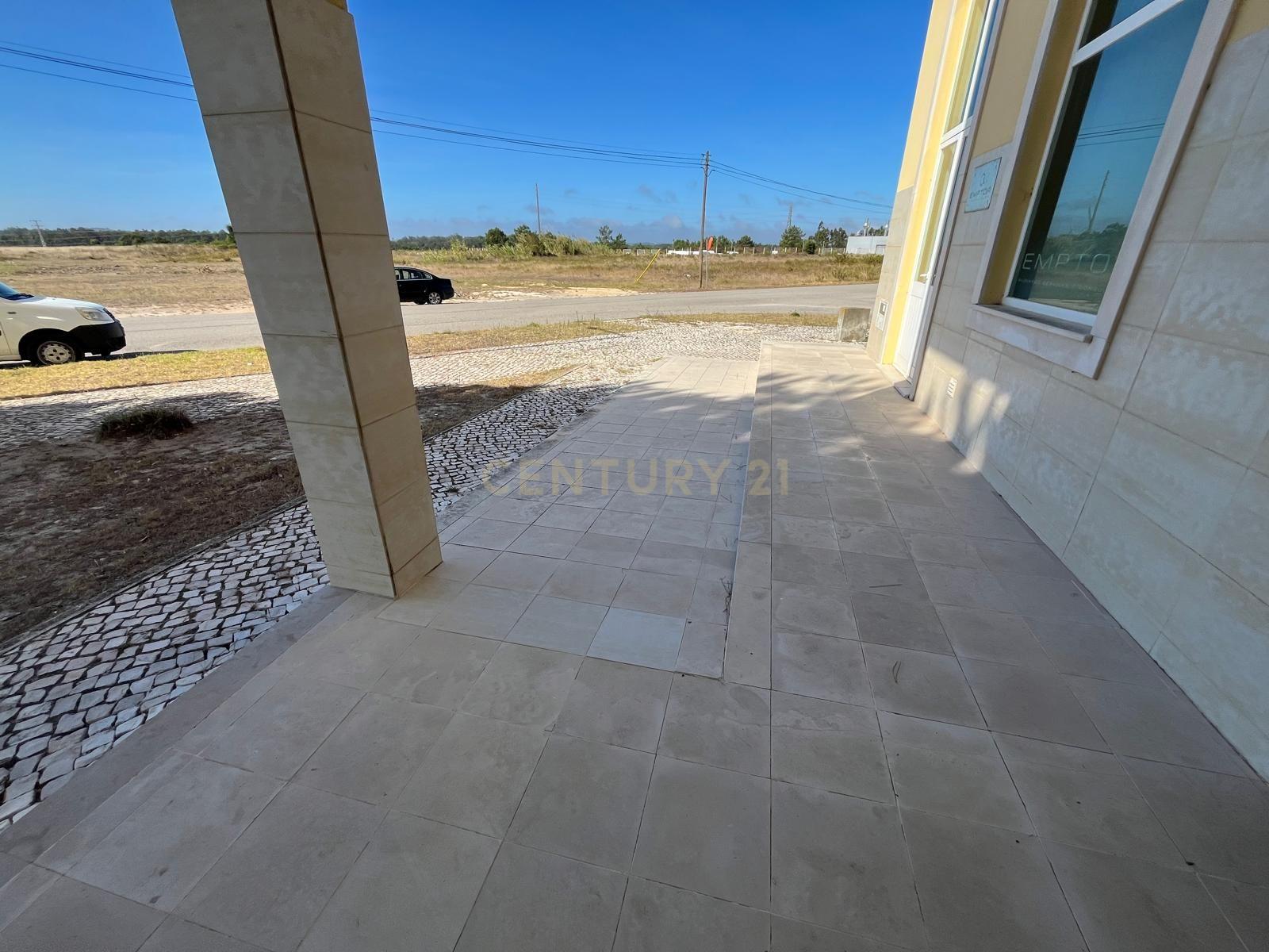 Loja com 55 m2 na Quinta dos Pinheiros - Image 5