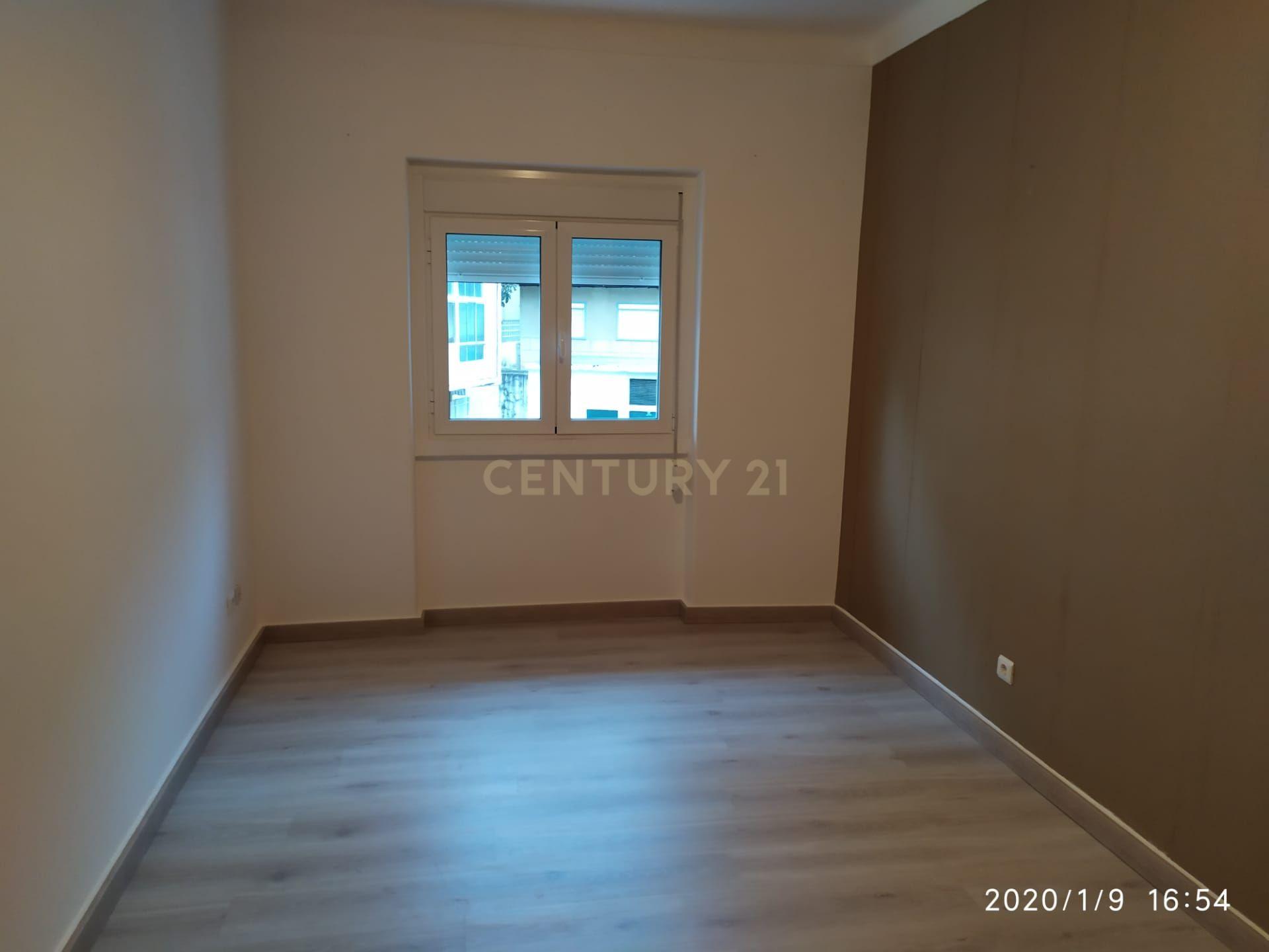 Fotografia 3 de T2 com Terraço para Arrendamento na Cova da Piedade