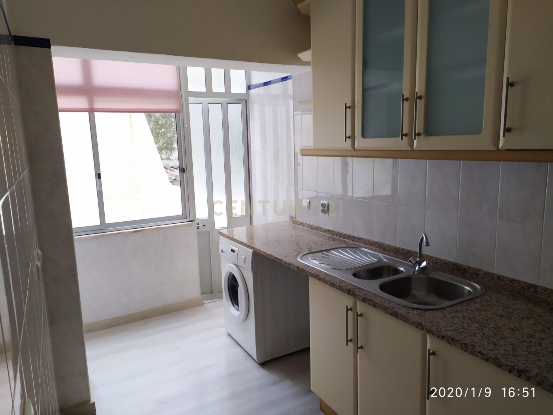 Fotografia 8 de T2 com Terraço para Arrendamento na Cova da Piedade