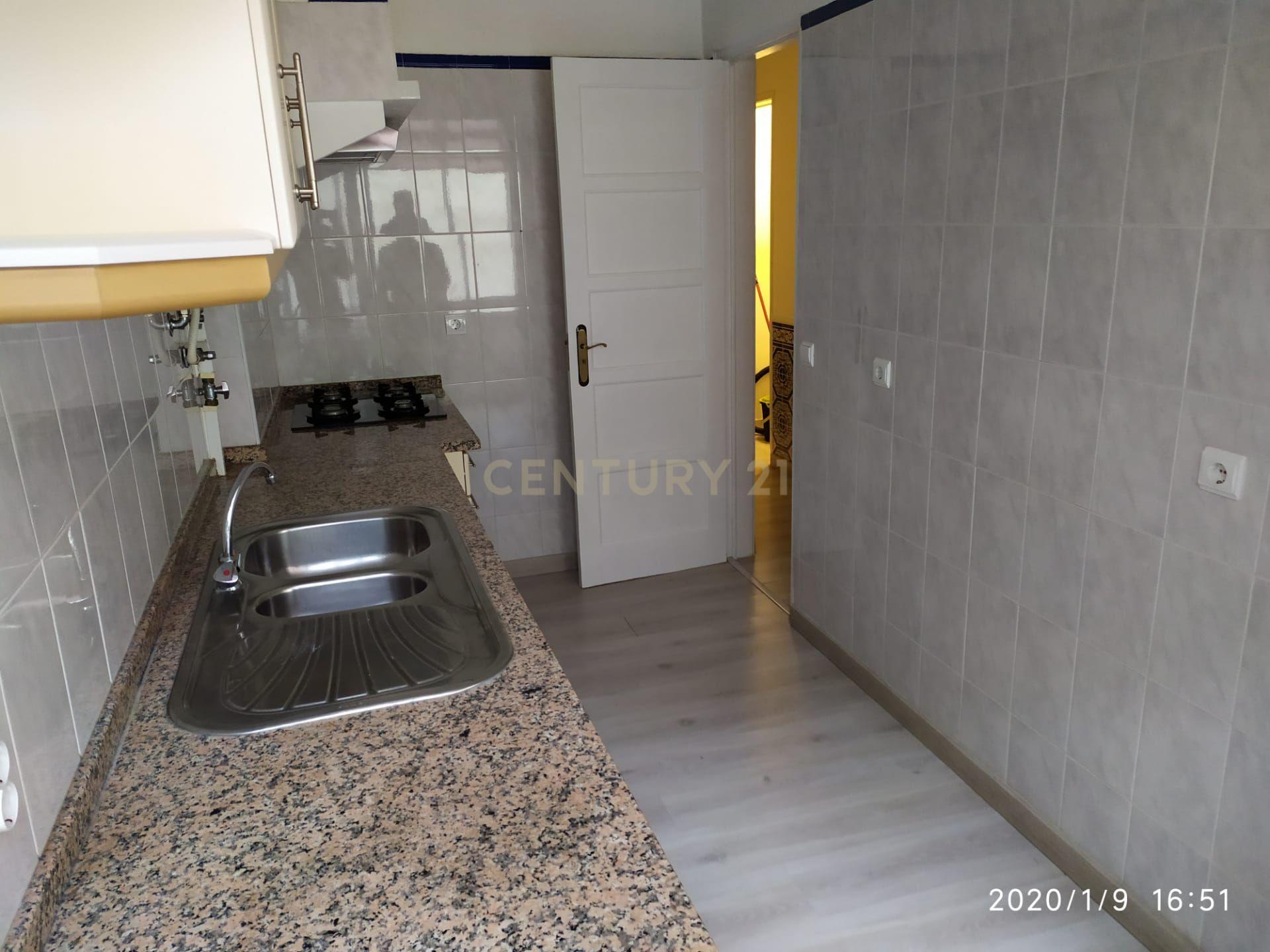 Fotografia 9 de T2 com Terraço para Arrendamento na Cova da Piedade