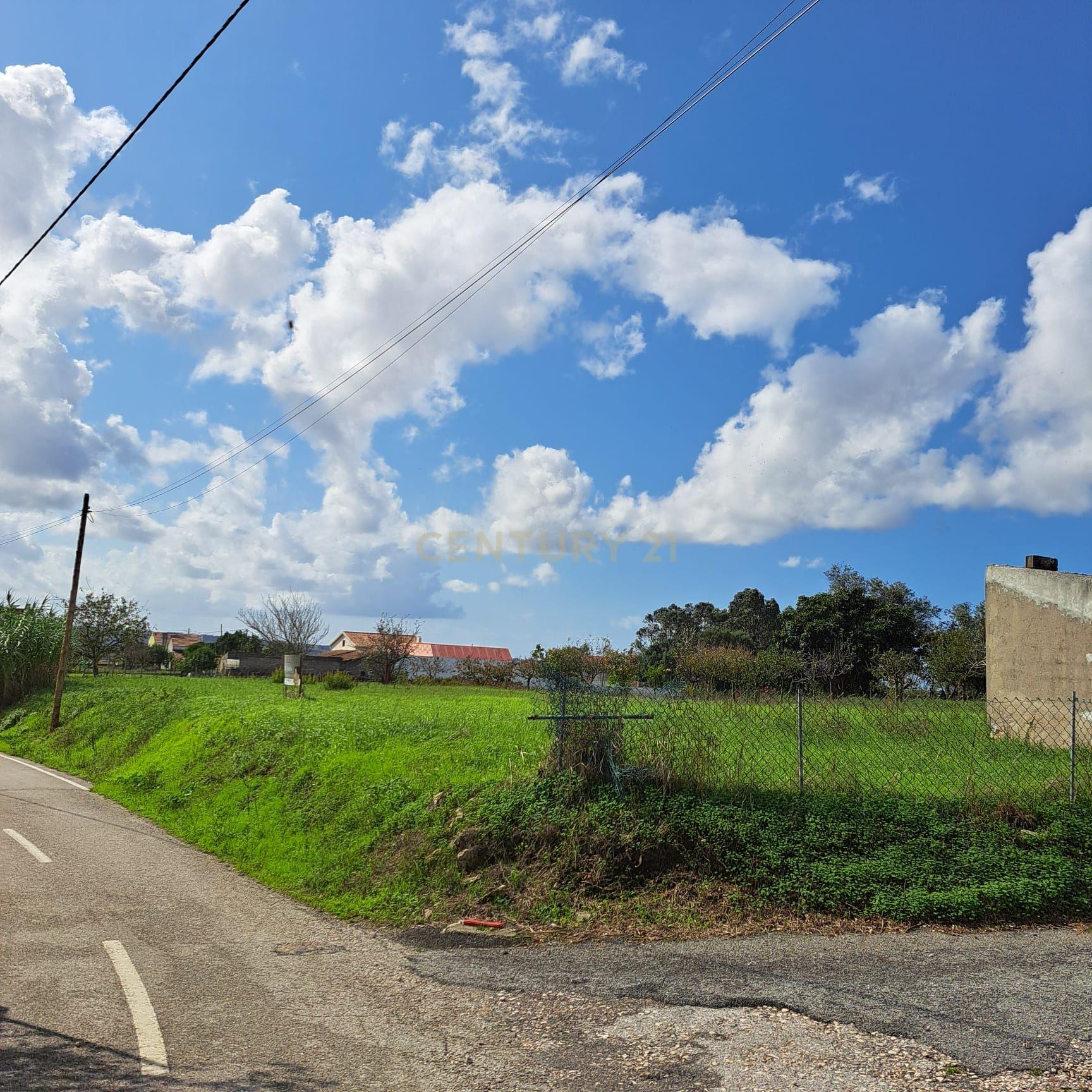 Terreno plano com duas frentes para construção com área total de 2300m2 junto da Figueira da Foz - Image 3