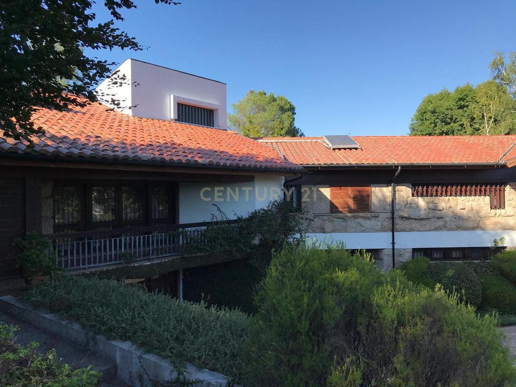 Herdade em Moreira de Cónegos – Moradia com 4 Frentes com Piscina 6 Hectares de terreno ideal para Organização de eventos, Alojamento local , boutique hotel etc - Image 4