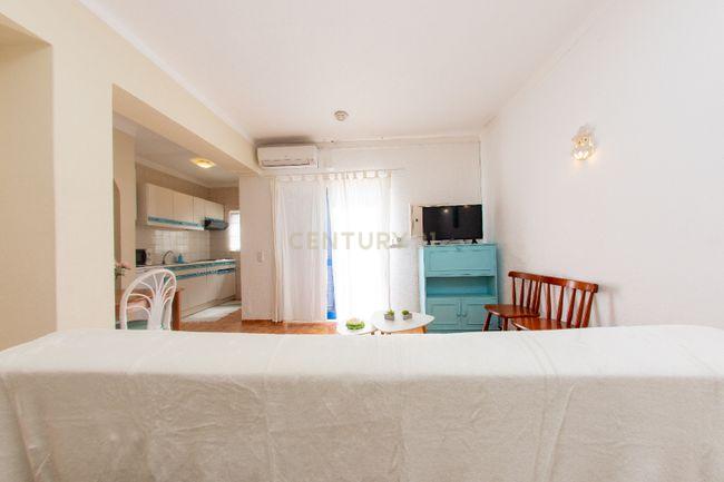 NÃO PERCA ESTA GRANDE OPORTUNIDADE DE VIVER NO PARAISO! APARTAMENTO AMPLO EM CONDOMINIO FECHADO COM TERRAÇO PRIVATIVO, PISCINA, CAMPO DE TÉNIS, CAMPO DE FUTEBOL E JARDIM, LOCALIZADO EM ZONA PRESTIGIADA - BEMPOSTA, ALVOR, A POUCOS MINUTOS DA BELISSIMA VILA - Image 4