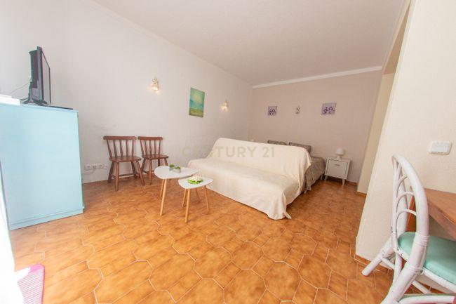 NÃO PERCA ESTA GRANDE OPORTUNIDADE DE VIVER NO PARAISO! APARTAMENTO AMPLO EM CONDOMINIO FECHADO COM TERRAÇO PRIVATIVO, PISCINA, CAMPO DE TÉNIS, CAMPO DE FUTEBOL E JARDIM, LOCALIZADO EM ZONA PRESTIGIADA - BEMPOSTA, ALVOR, A POUCOS MINUTOS DA BELISSIMA VILA - Image 6