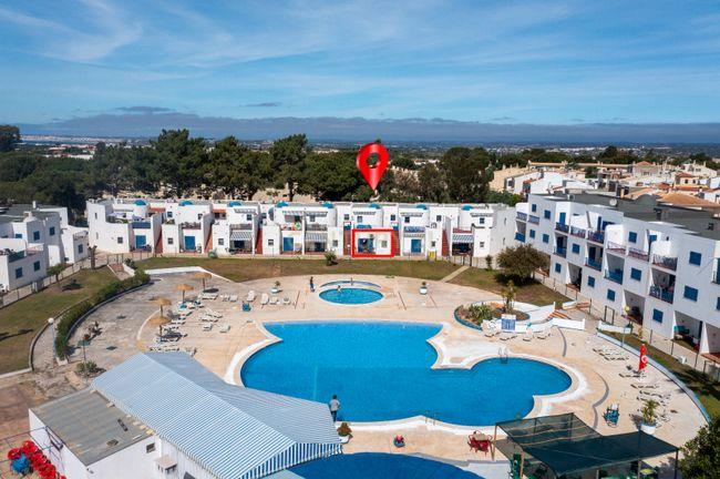 NÃO PERCA ESTA GRANDE OPORTUNIDADE DE VIVER NO PARAISO! APARTAMENTO AMPLO EM CONDOMINIO FECHADO COM TERRAÇO PRIVATIVO, PISCINA, CAMPO DE TÉNIS, CAMPO DE FUTEBOL E JARDIM, LOCALIZADO EM ZONA PRESTIGIADA - BEMPOSTA, ALVOR, A POUCOS MINUTOS DA BELISSIMA VILA - Image 1
