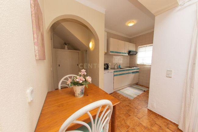 NÃO PERCA ESTA GRANDE OPORTUNIDADE DE VIVER NO PARAISO! APARTAMENTO AMPLO EM CONDOMINIO FECHADO COM TERRAÇO PRIVATIVO, PISCINA, CAMPO DE TÉNIS, CAMPO DE FUTEBOL E JARDIM, LOCALIZADO EM ZONA PRESTIGIADA - BEMPOSTA, ALVOR, A POUCOS MINUTOS DA BELISSIMA VILA - Image 3