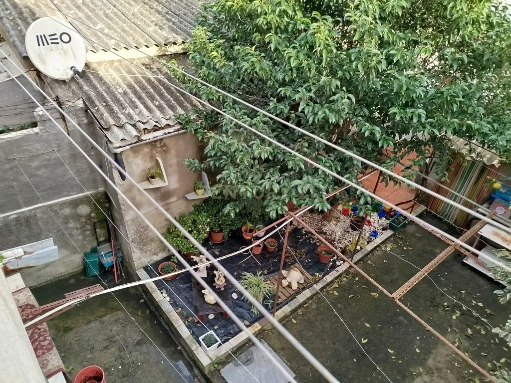 Prédio em Camarate para Investimento - Image 20