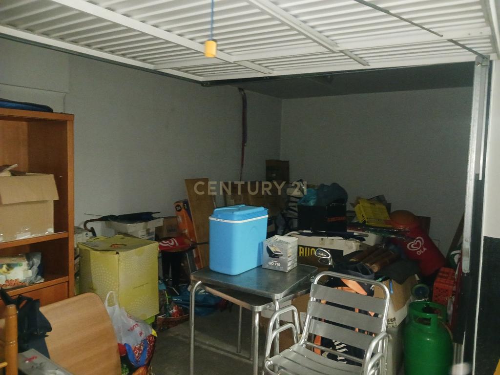 NÃO PERCA ESTA GRANDE OPORTUNIDADE! GARAGEM EM BOX DE GRANDES DIMENSÕES 39M2 EM EDIFICIO MODERNO, COM PORTÃO, ESPAÇO PARA 3 VIATURAS, COM CONTADOR ELÉCTRICO PRÓPRIO, MUITO BEM LOCALIZADA EM SILVES PRÓXIMA DE TODAS AS COMODIDADES E SERVIÇOS - Image 4