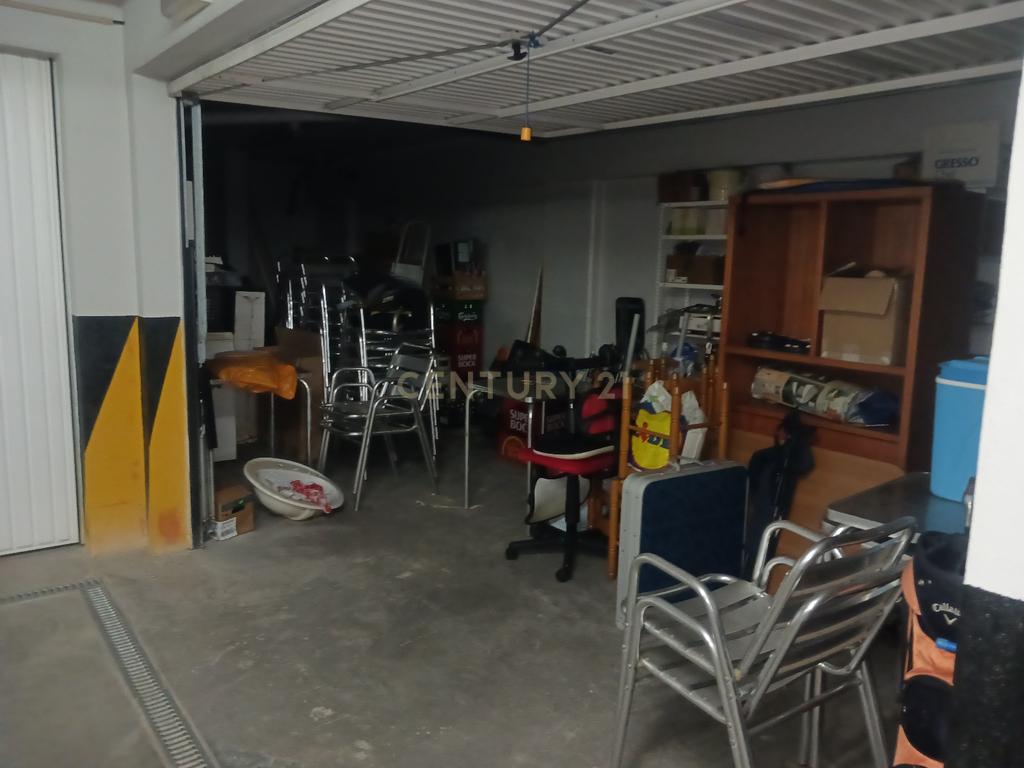 NÃO PERCA ESTA GRANDE OPORTUNIDADE! GARAGEM EM BOX DE GRANDES DIMENSÕES 39M2 EM EDIFICIO MODERNO, COM PORTÃO, ESPAÇO PARA 3 VIATURAS, COM CONTADOR ELÉCTRICO PRÓPRIO, MUITO BEM LOCALIZADA EM SILVES PRÓXIMA DE TODAS AS COMODIDADES E SERVIÇOS - Image 6