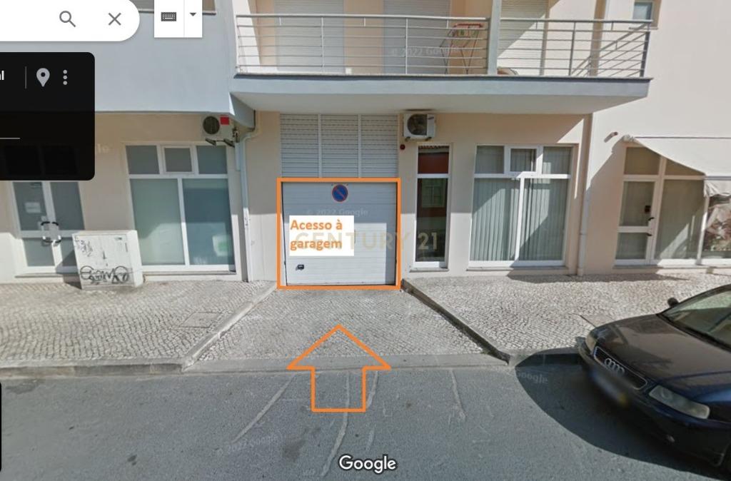 NÃO PERCA ESTA GRANDE OPORTUNIDADE! GARAGEM EM BOX DE GRANDES DIMENSÕES 39M2 EM EDIFICIO MODERNO, COM PORTÃO, ESPAÇO PARA 3 VIATURAS, COM CONTADOR ELÉCTRICO PRÓPRIO, MUITO BEM LOCALIZADA EM SILVES PRÓXIMA DE TODAS AS COMODIDADES E SERVIÇOS - Image 2