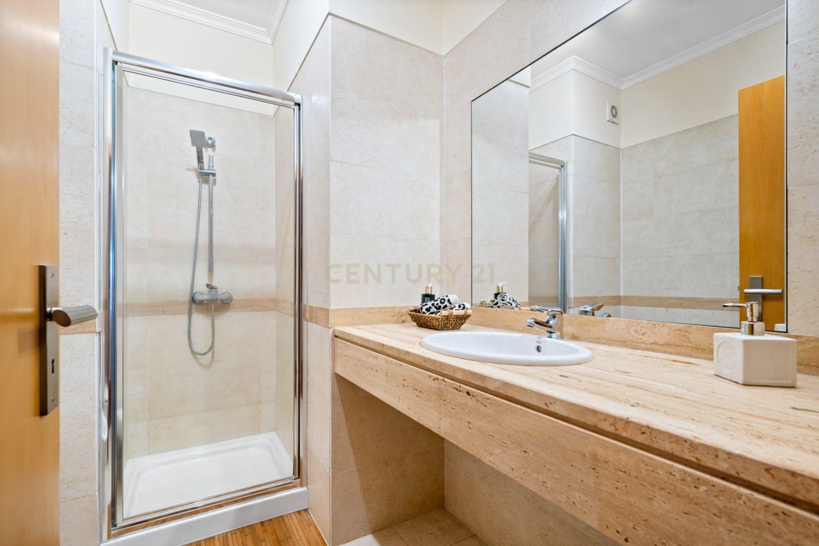 Moderno Apartamento de 2 Quartos - Vista Mar - Funchal - Image 13