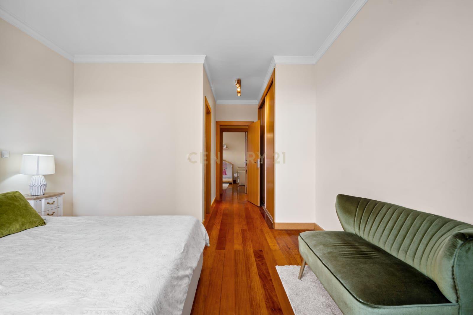 Moderno Apartamento de 2 Quartos - Vista Mar - Funchal - Image 10
