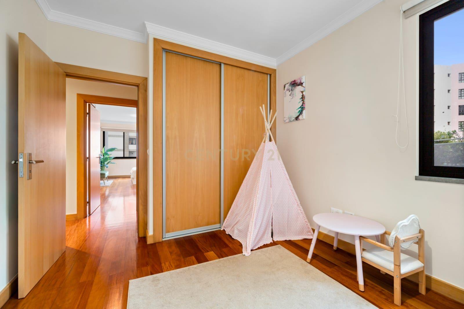 Moderno Apartamento de 2 Quartos - Vista Mar - Funchal - Image 12