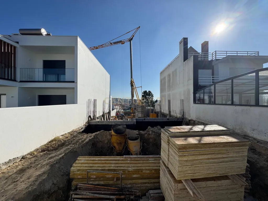 Lote de terreno com projecto aprovado para uma moradia tipo t3 com vista de mar - Image 5