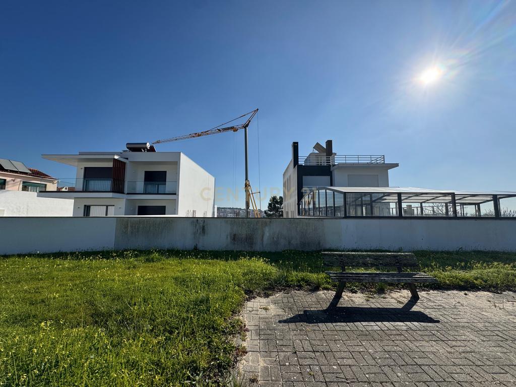 Lote de terreno com projecto aprovado para uma moradia  tipo t3 com vista de mar - Image 7