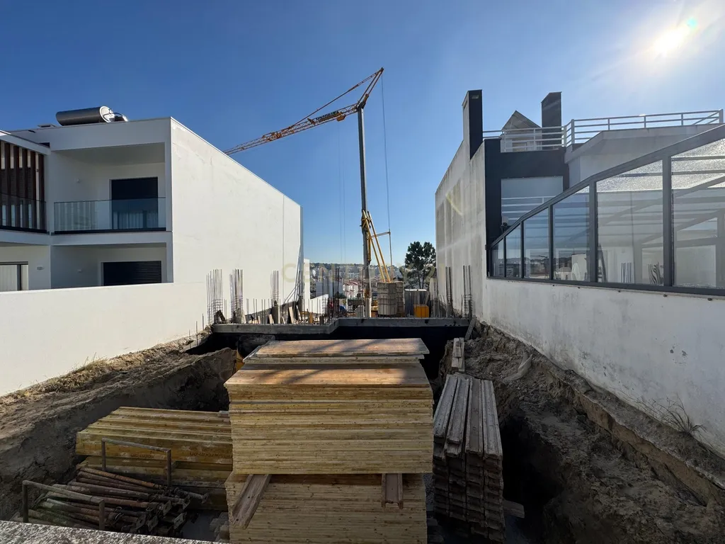 Lote de terreno com projecto aprovado para uma moradia tipo t3 com vista de mar - Image 6