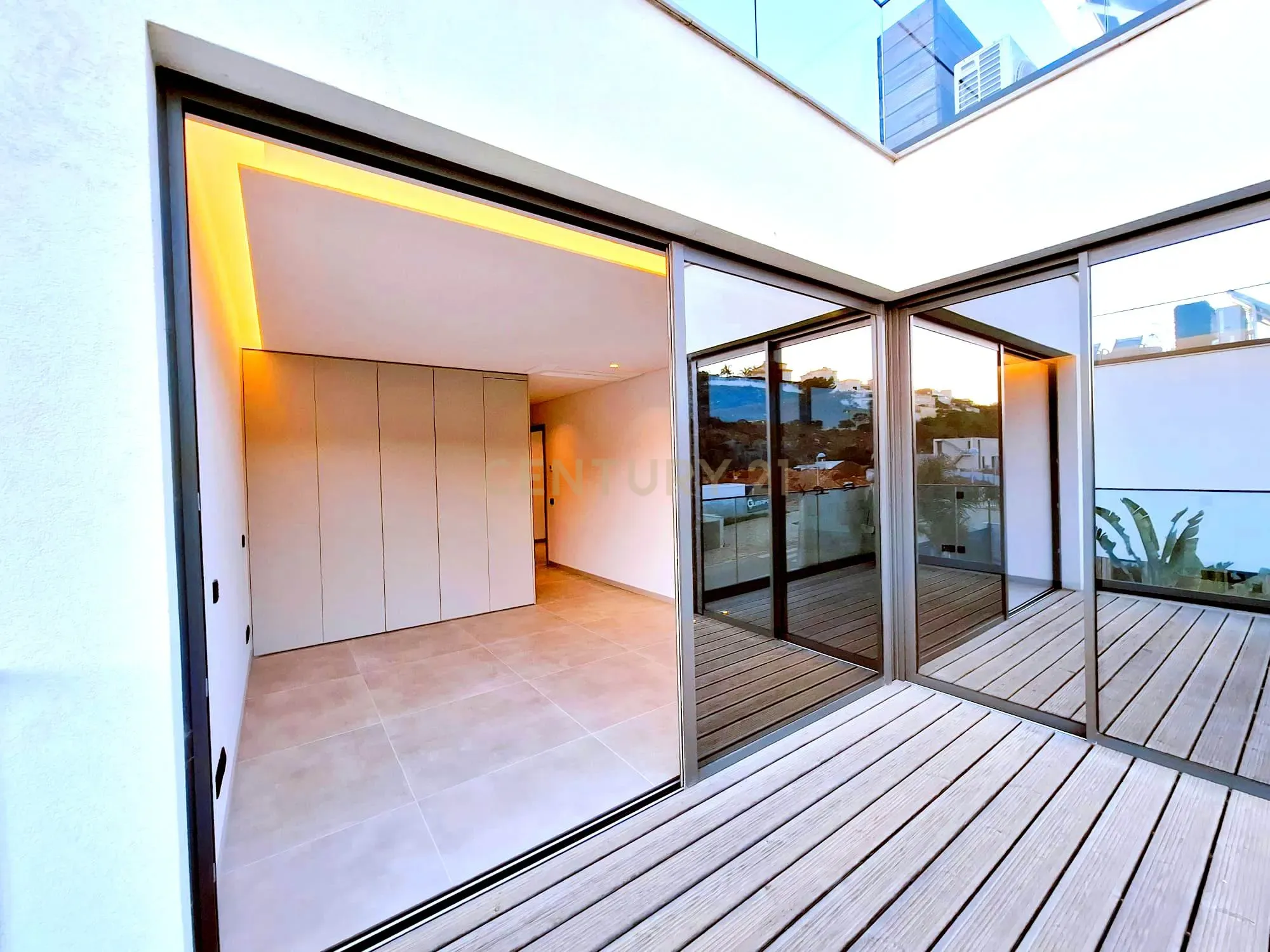 "Moradia Isolada Nova na Marina de Albufeira — Qualidade de Vida com Conforto Moderno" - Image 23