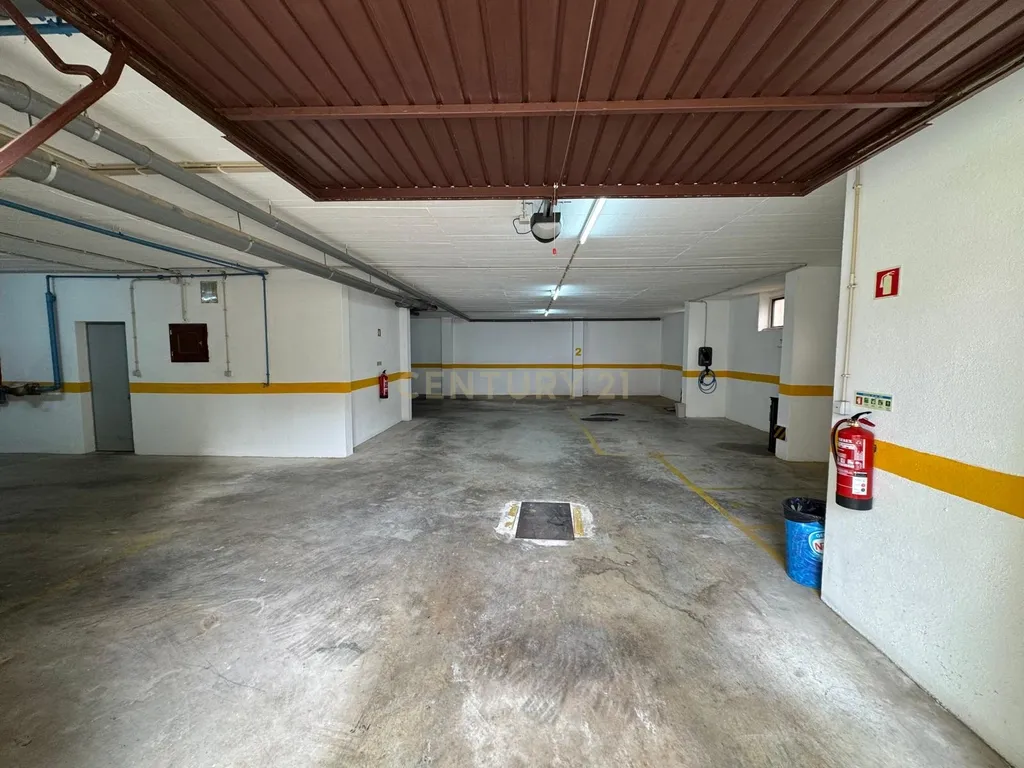 Garagem - 7 lugares de Parqueamento São Marcos - Sintra - Image 1