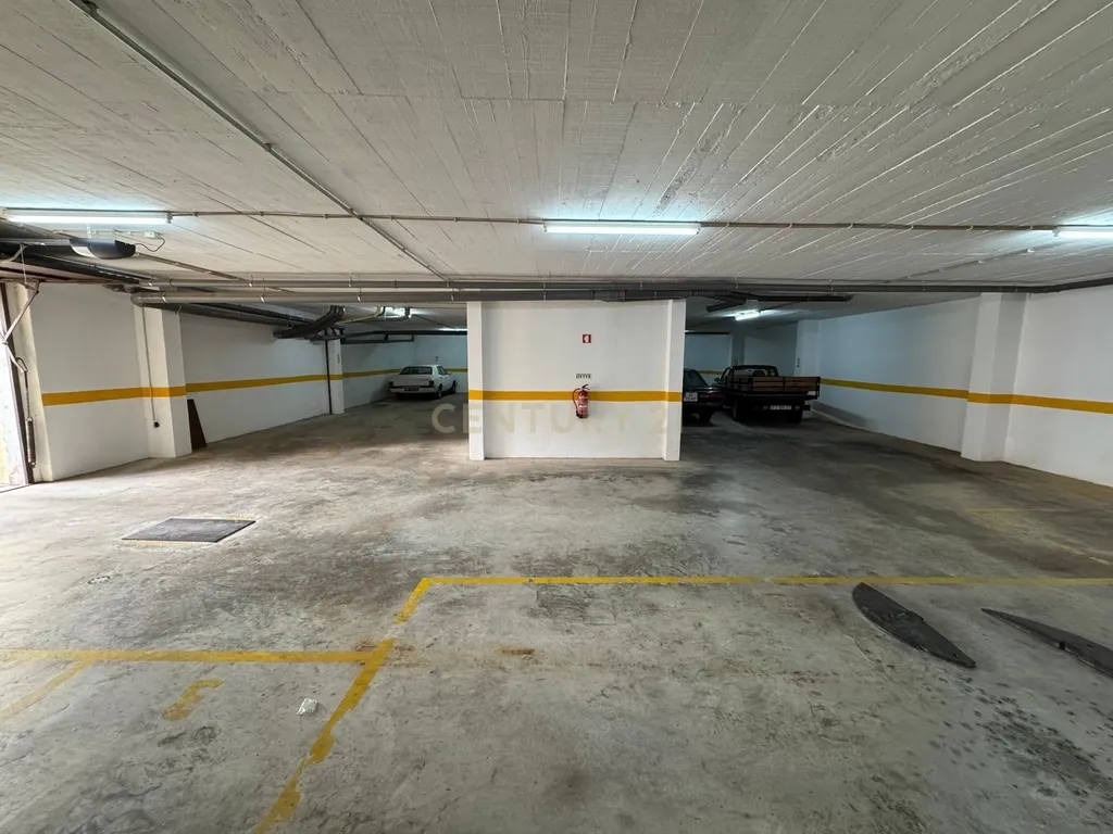 Garagem - 7 lugares de Parqueamento São Marcos - Sintra - Image 4