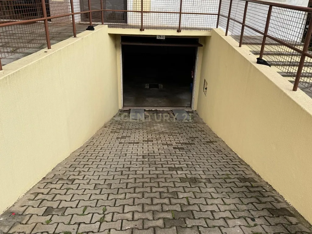 Garagem - 7 lugares de Parqueamento São Marcos - Sintra - Image 13