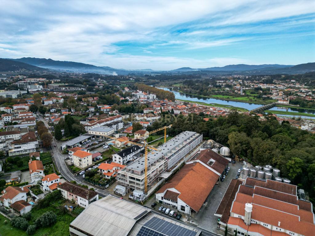 Varandas do Conde T2 Duplex 156,70 m2 no centro de Ponte de Lima - Image 1