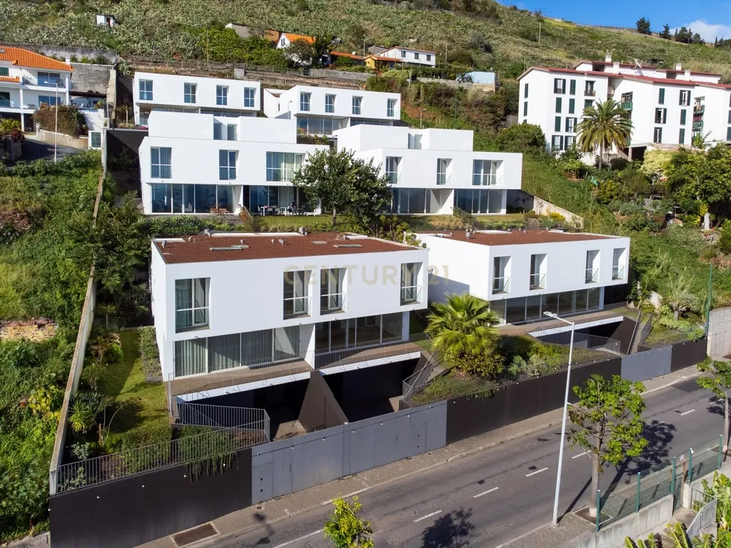 Moradia T3 com vista mar na Casa Branca-Funchal - Image 1