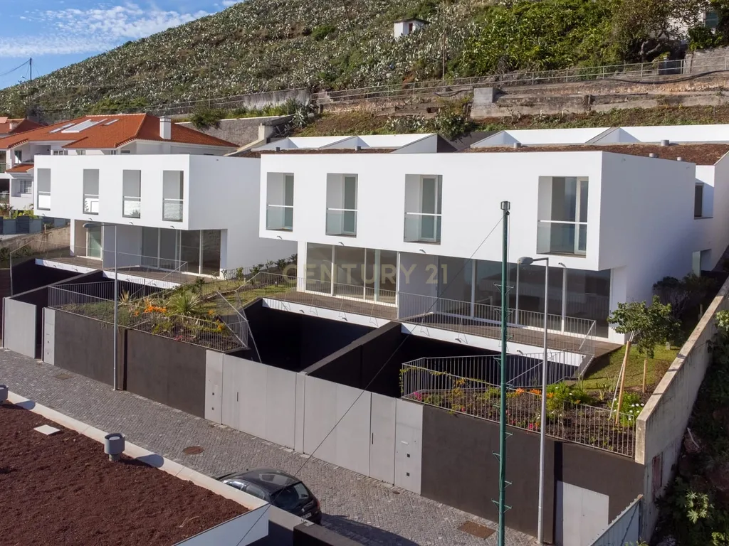 Moradia T3 com vista mar na Casa Branca-Funchal - Image 2