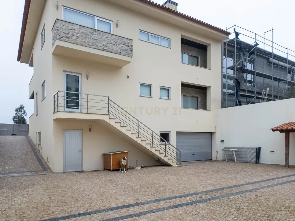 Moradia de Luxo T4 ( como Nova ) em São Pedro da Cova - Image 69