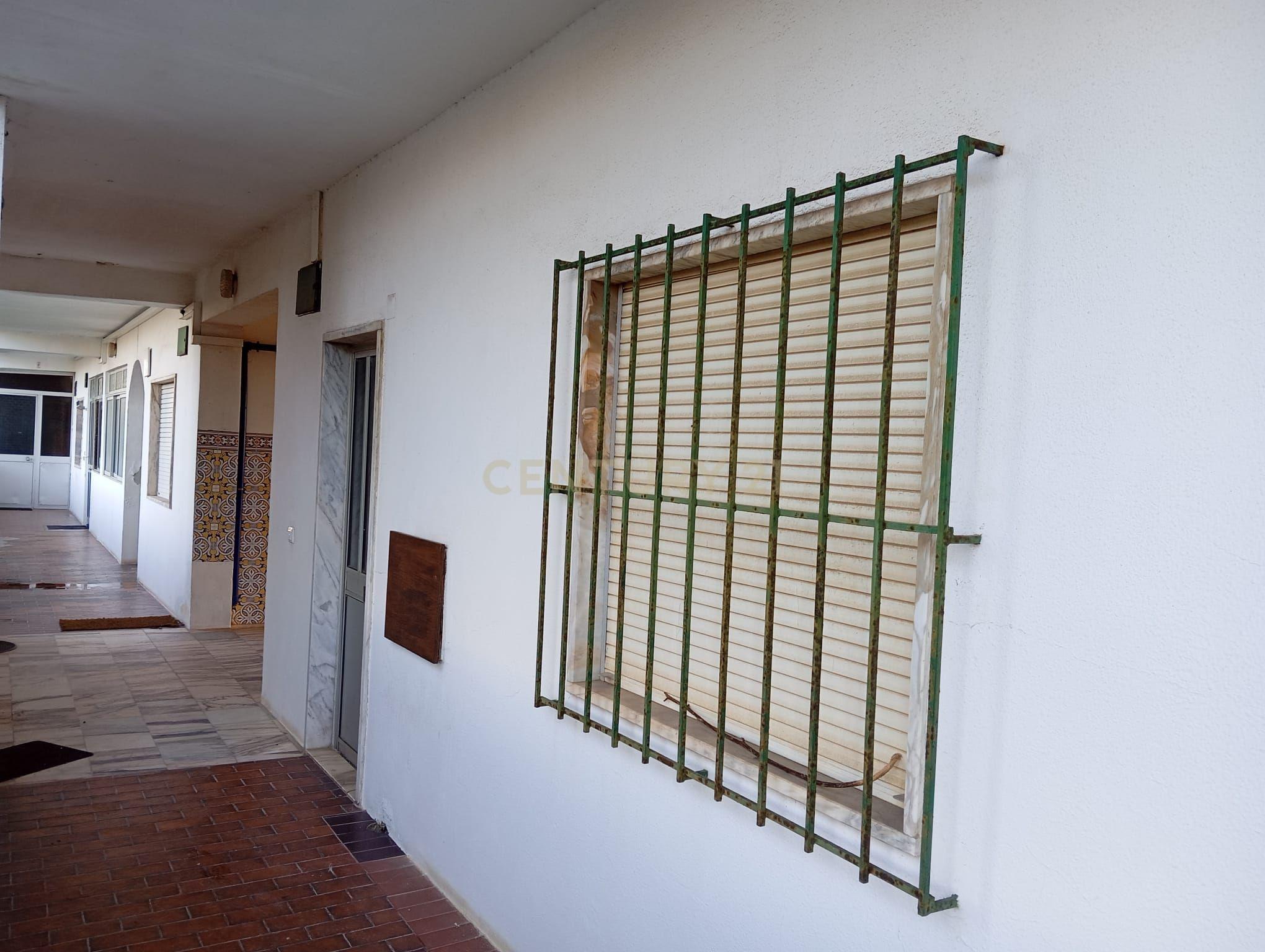 Loja em Palmela, com possibilidade de converter em habitação - Image 17