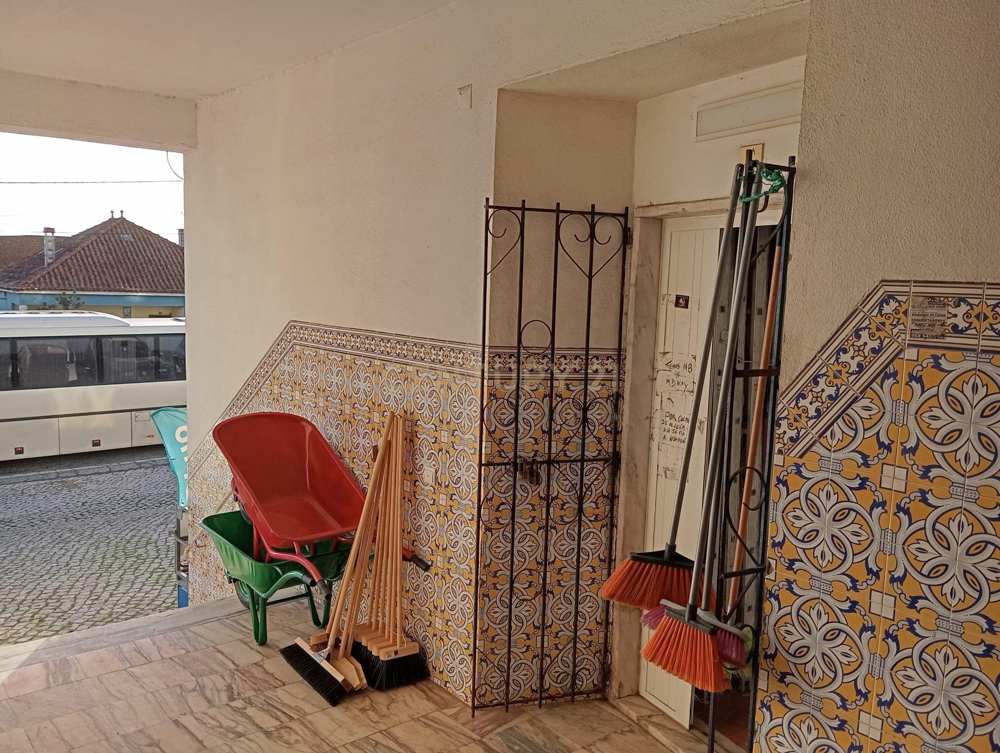 Loja em Palmela, com possibilidade de converter em habitação - Image 4