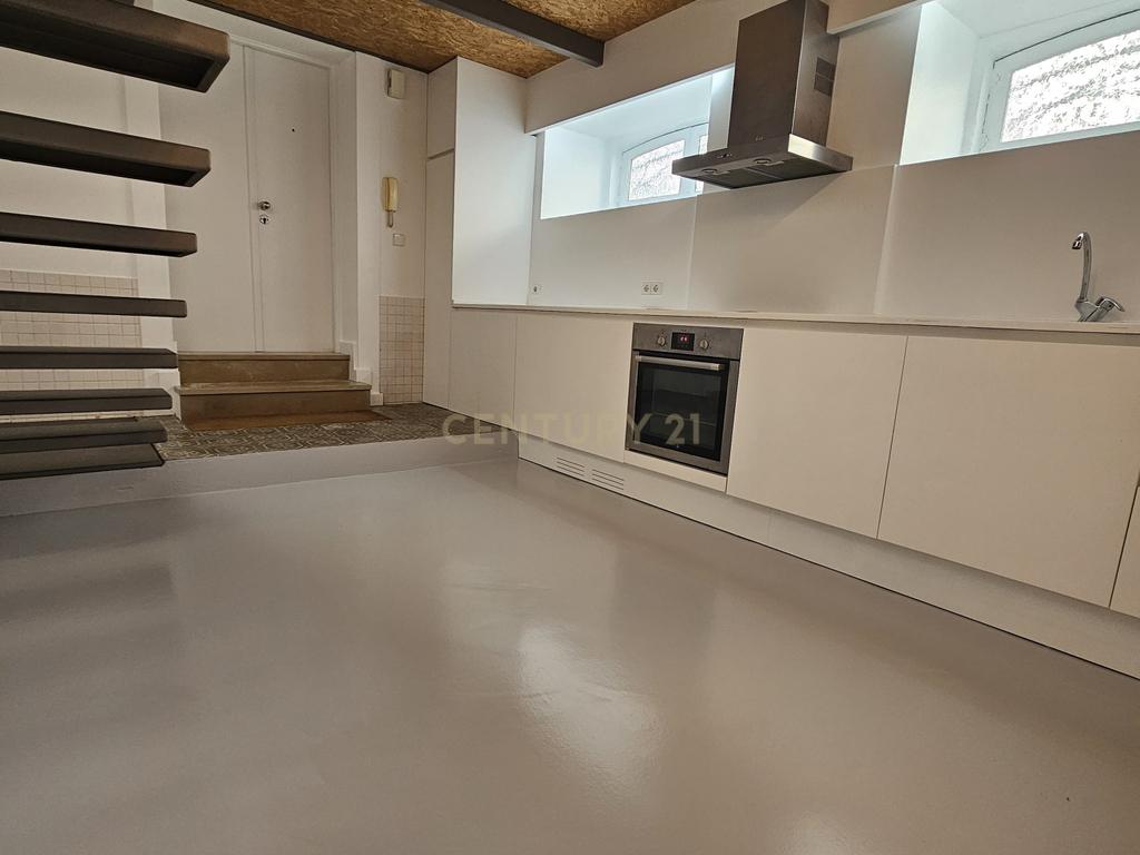 T1 Duplex Exclusivo na Rua da Restauração – Porto - Image 6