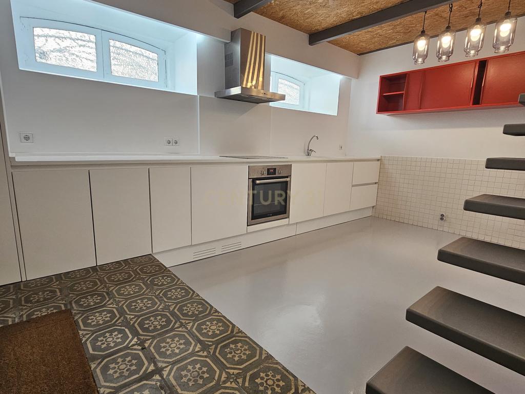 T1 Duplex Exclusivo na Rua da Restauração – Porto - Image 1