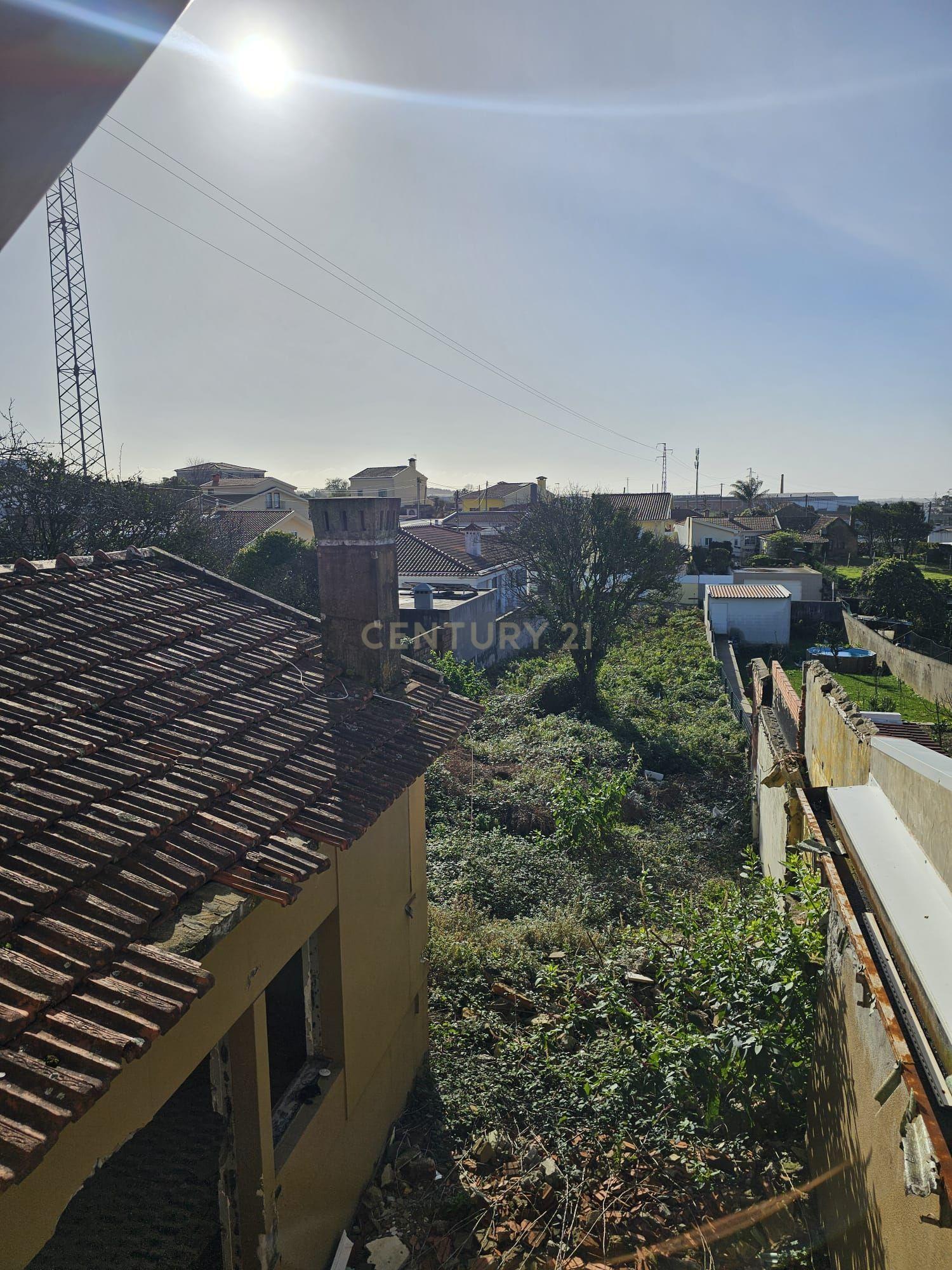 Casa para Recuperar em Ovar - 3 Quartos e 2 Casas de Banho - Image 24
