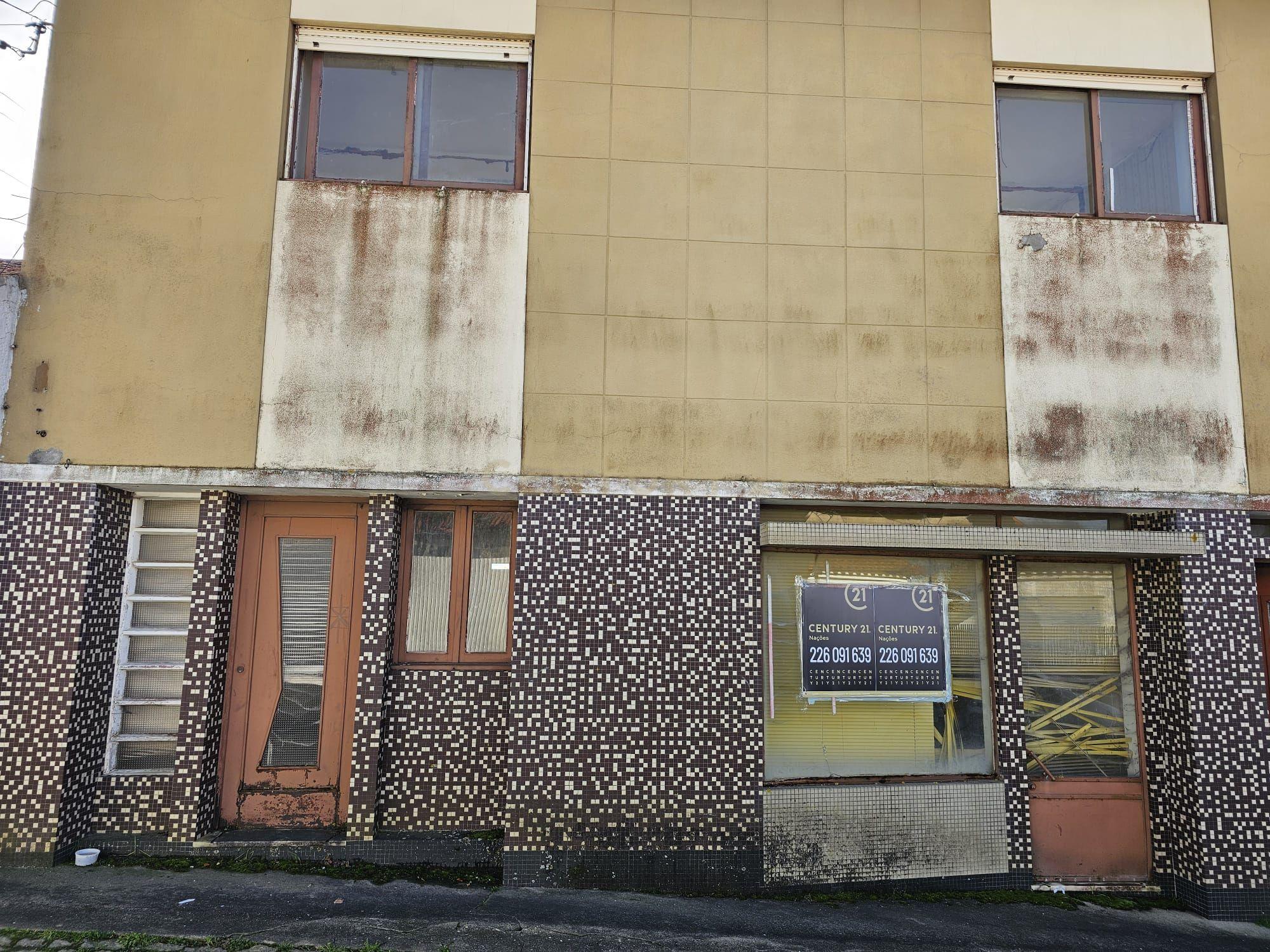Casa para Recuperar em Ovar - 3 Quartos e 2 Casas de Banho - Image 2