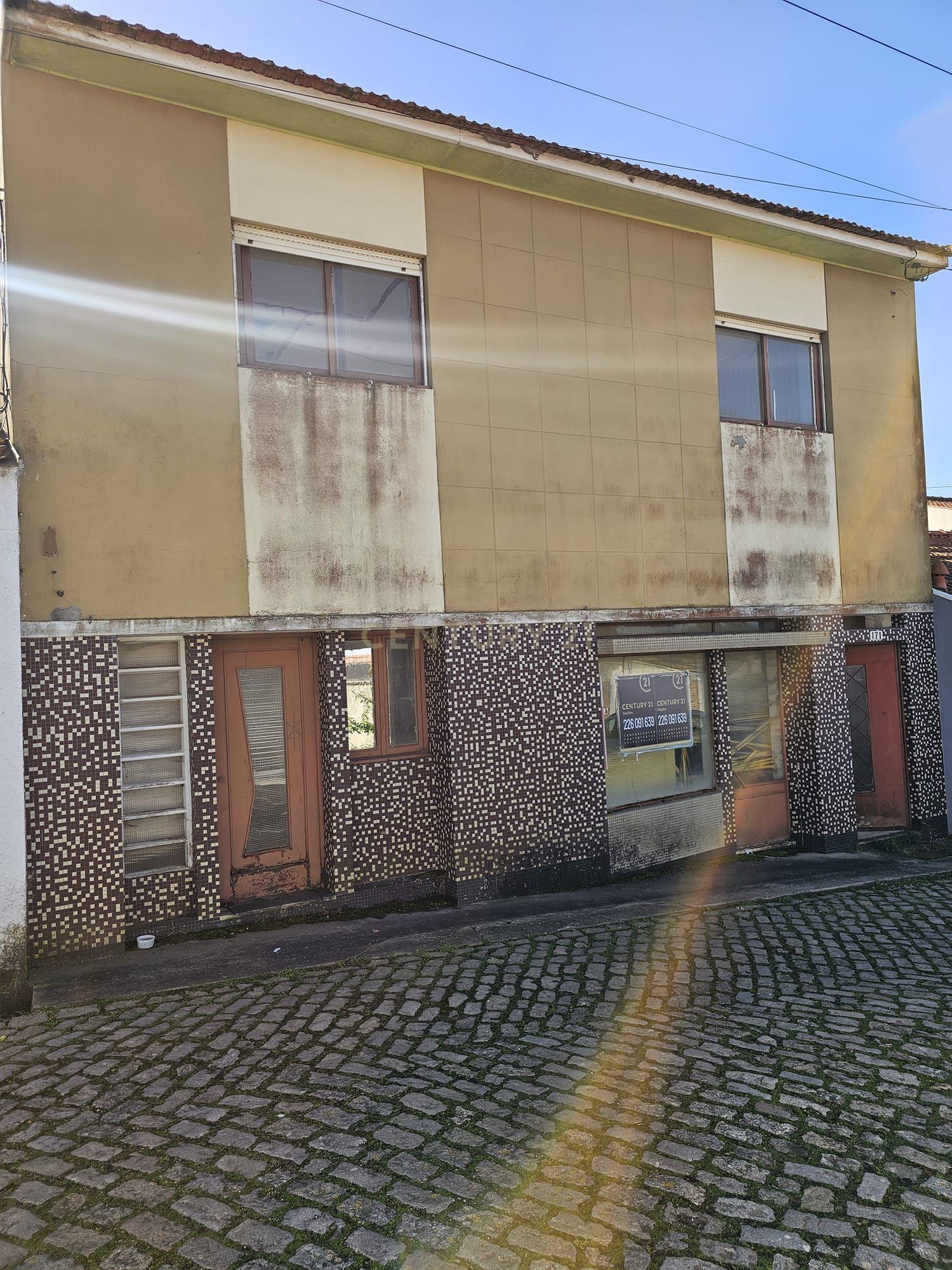Casa para Recuperar em Ovar - 3 Quartos e 2 Casas de Banho - Image 25