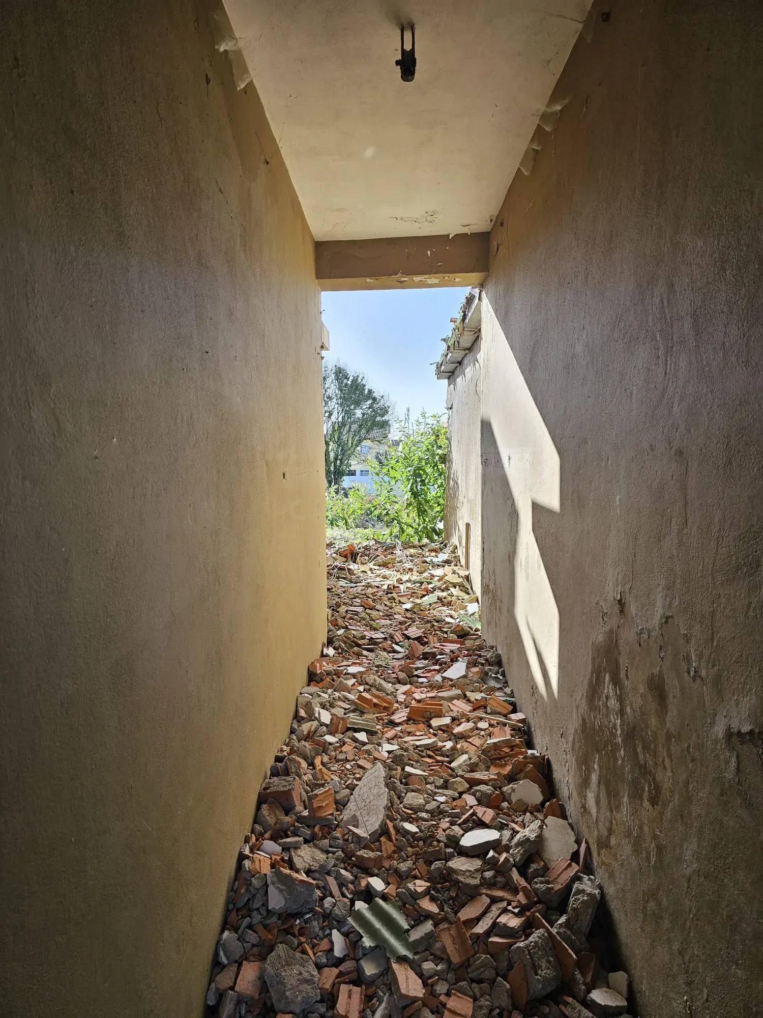 Casa para Recuperar em Ovar - 3 Quartos e 2 Casas de Banho - Image 10