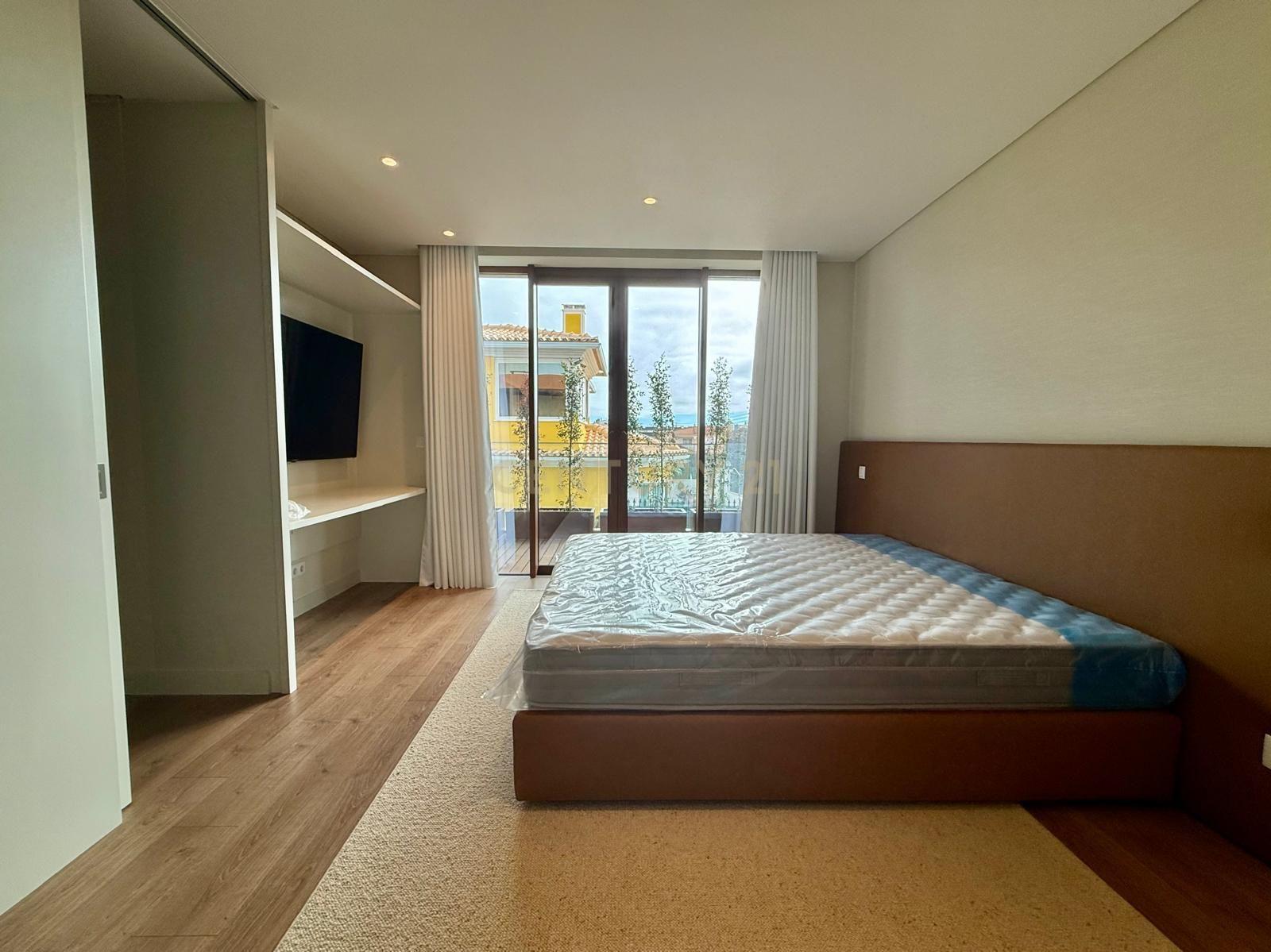 Moradia T4, com piscina, jardim, garagem privada em condomínio fechado em Cascais - Image 10