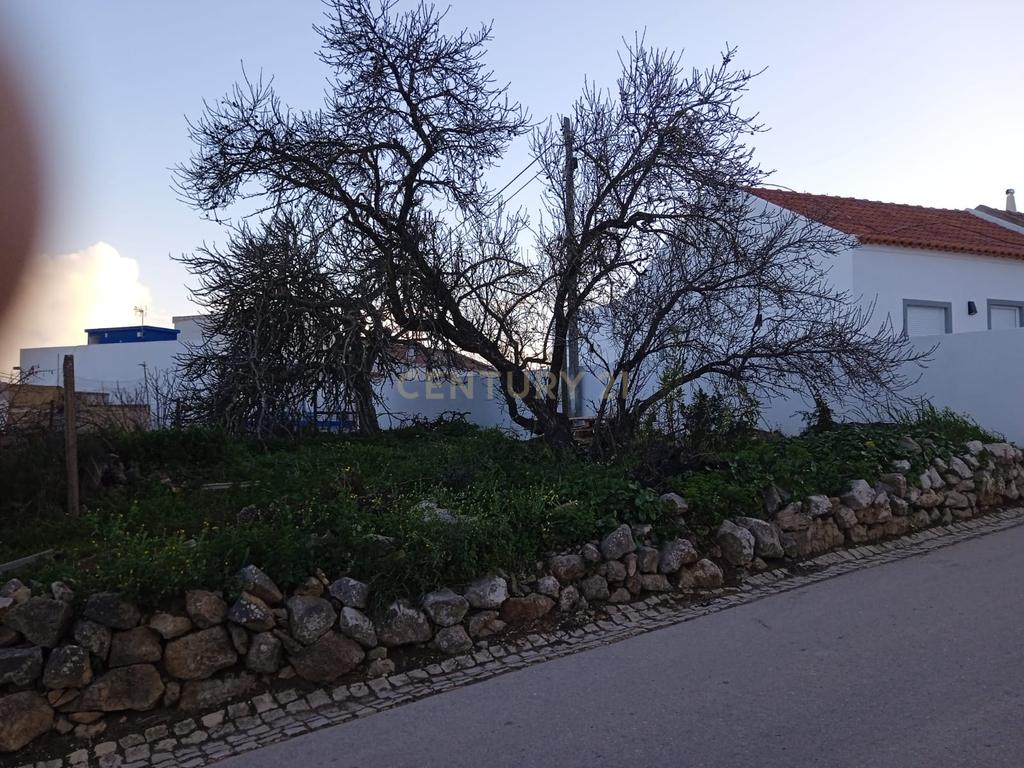 NÃO PERCA ESTA GRANDE OPORTUNIDADE! TERRENO URBANO MUITO BEM LOCALIZADO PARA CONSTRUÇÃO DE MORADIA INDEPENDENTE COM  DOIS PISOS, VISTA MAR, QUINTAL COM 90 M2 E TERRAÇO - Image 6